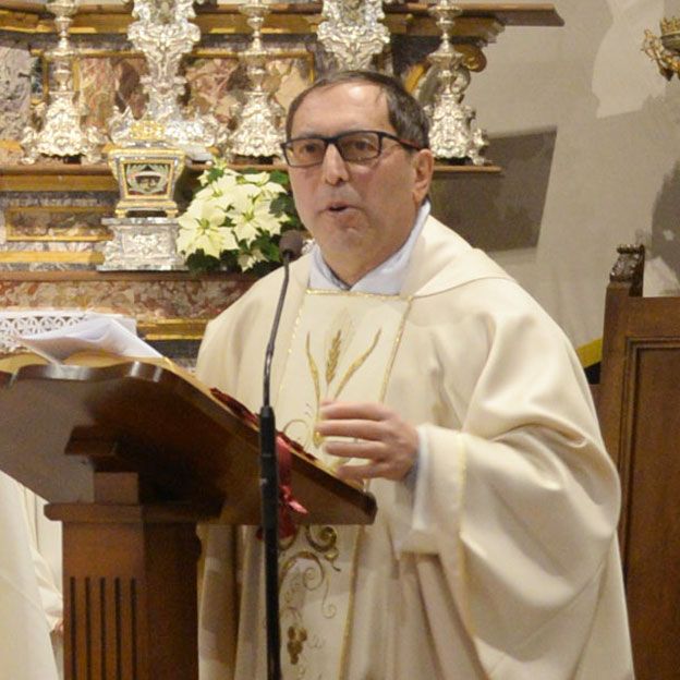 don Walter Anzani, parroco